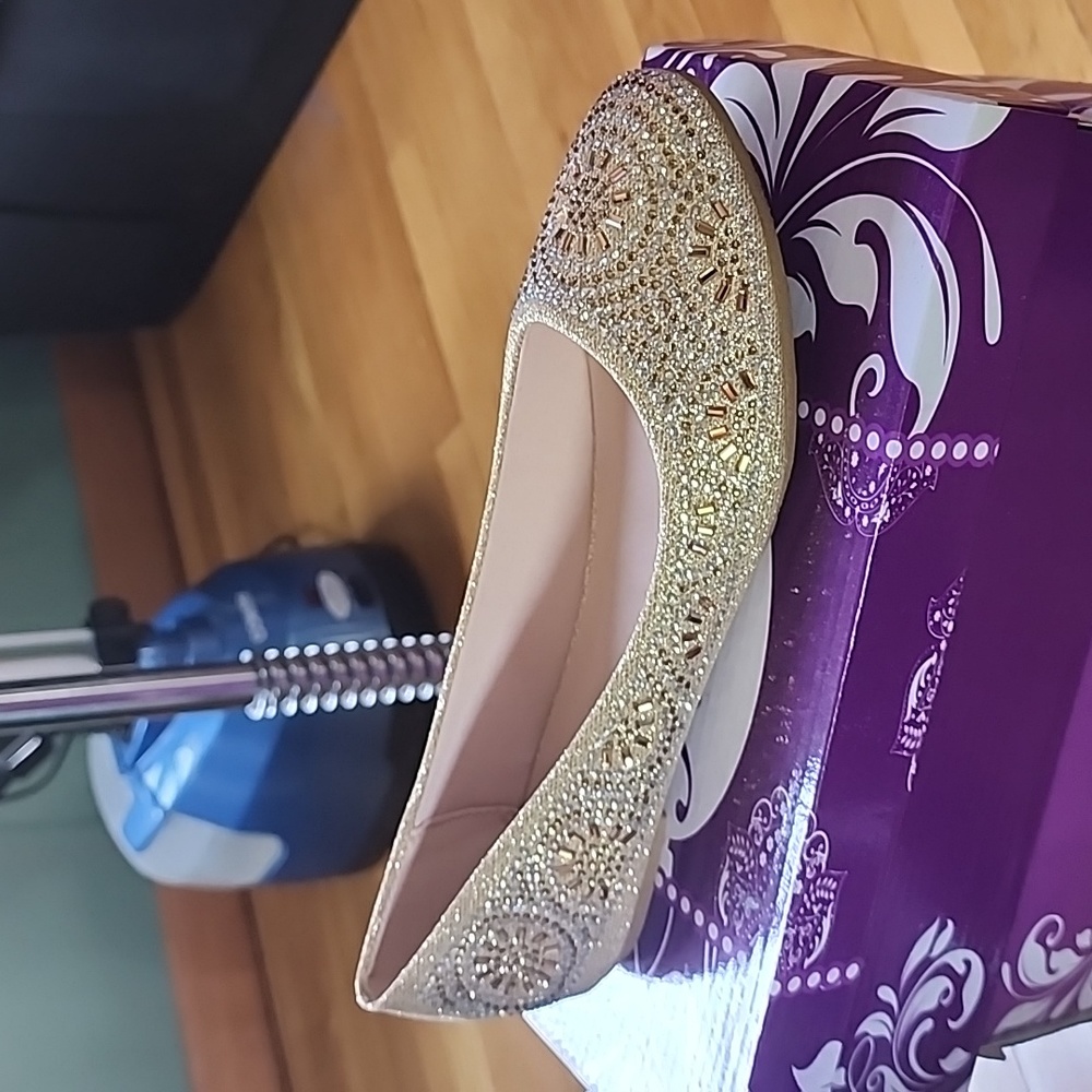 Flats - Picture 2 of 5